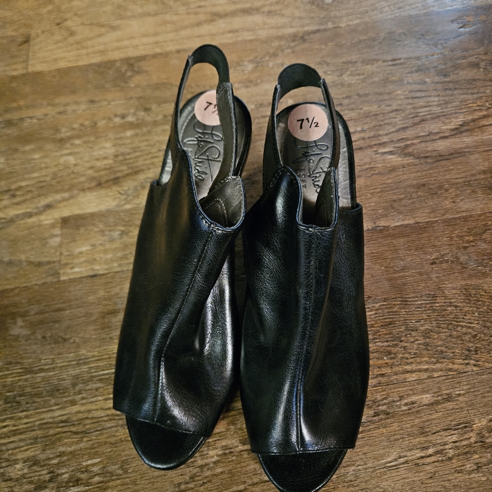 Shoes - Picture 3 of 4